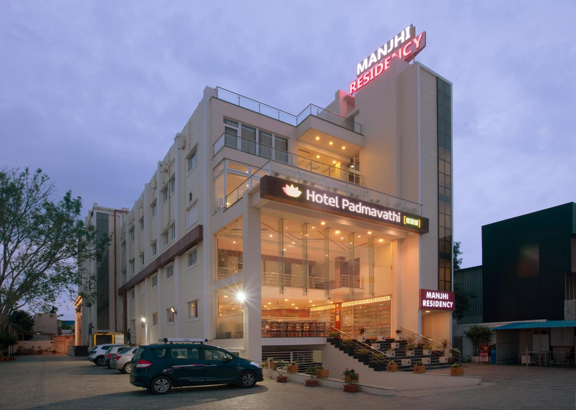 Hotel Manjhi Residency à Tiruchirappalli Extérieur photo