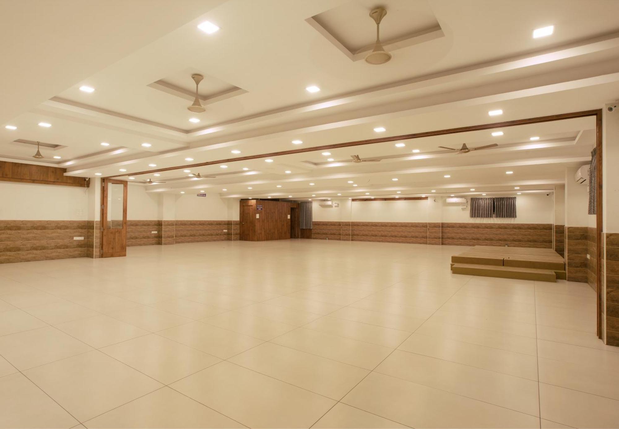 Hotel Manjhi Residency à Tiruchirappalli Extérieur photo