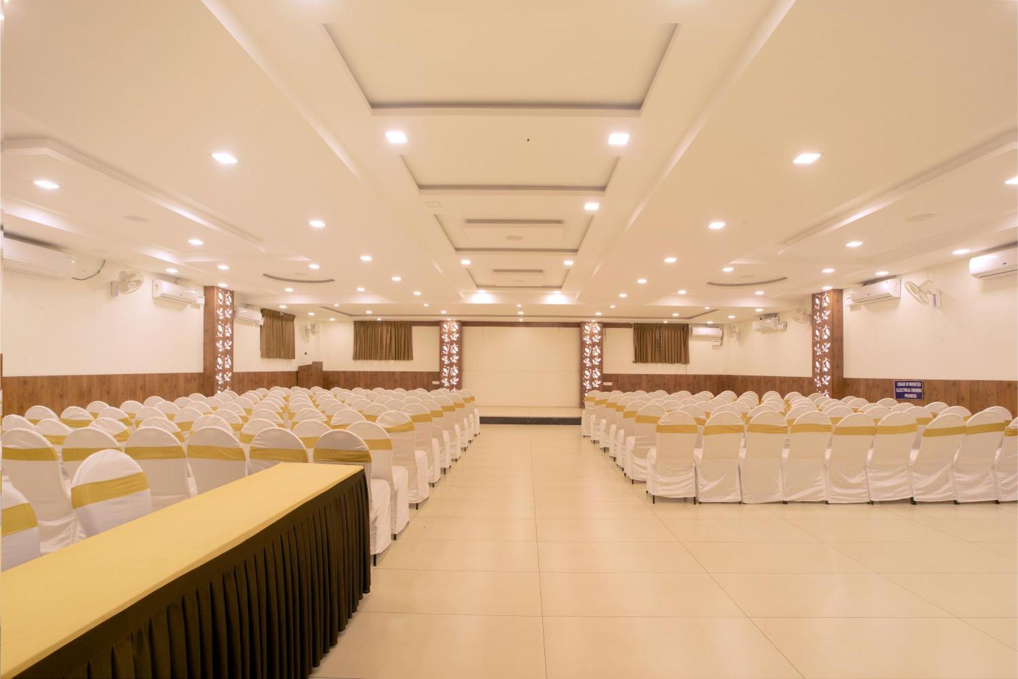 Hotel Manjhi Residency à Tiruchirappalli Extérieur photo