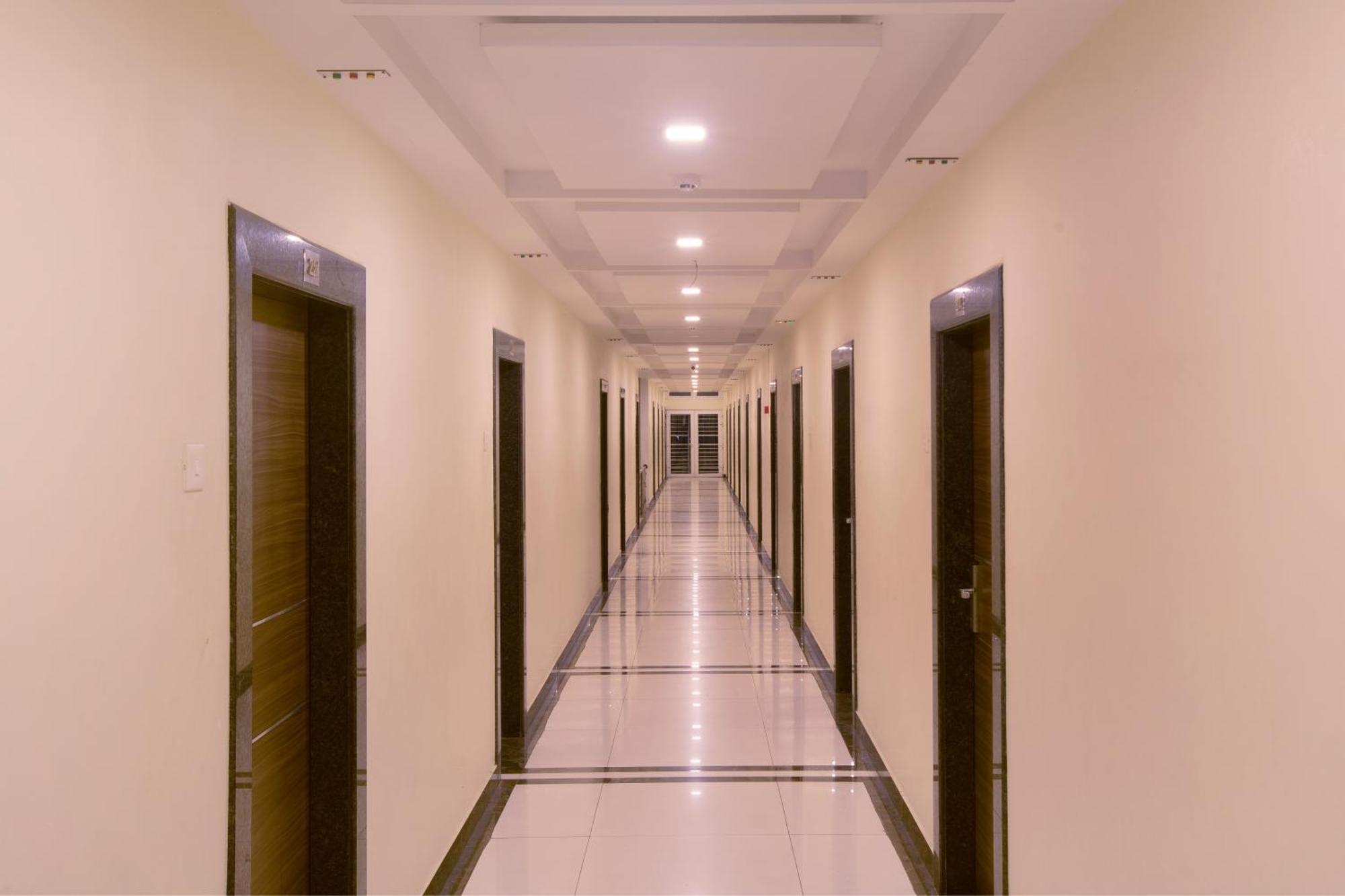 Hotel Manjhi Residency à Tiruchirappalli Extérieur photo