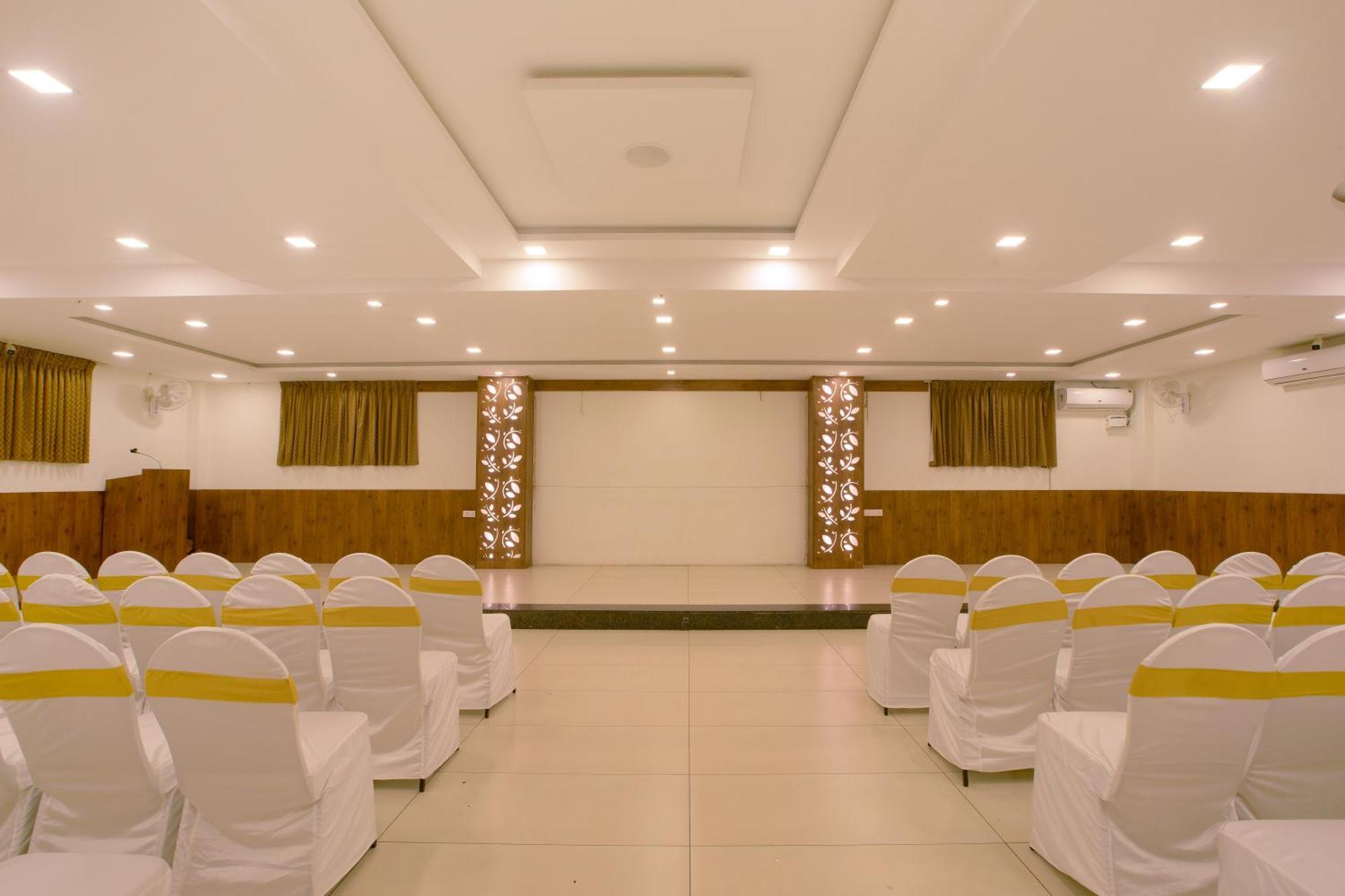 Hotel Manjhi Residency à Tiruchirappalli Extérieur photo