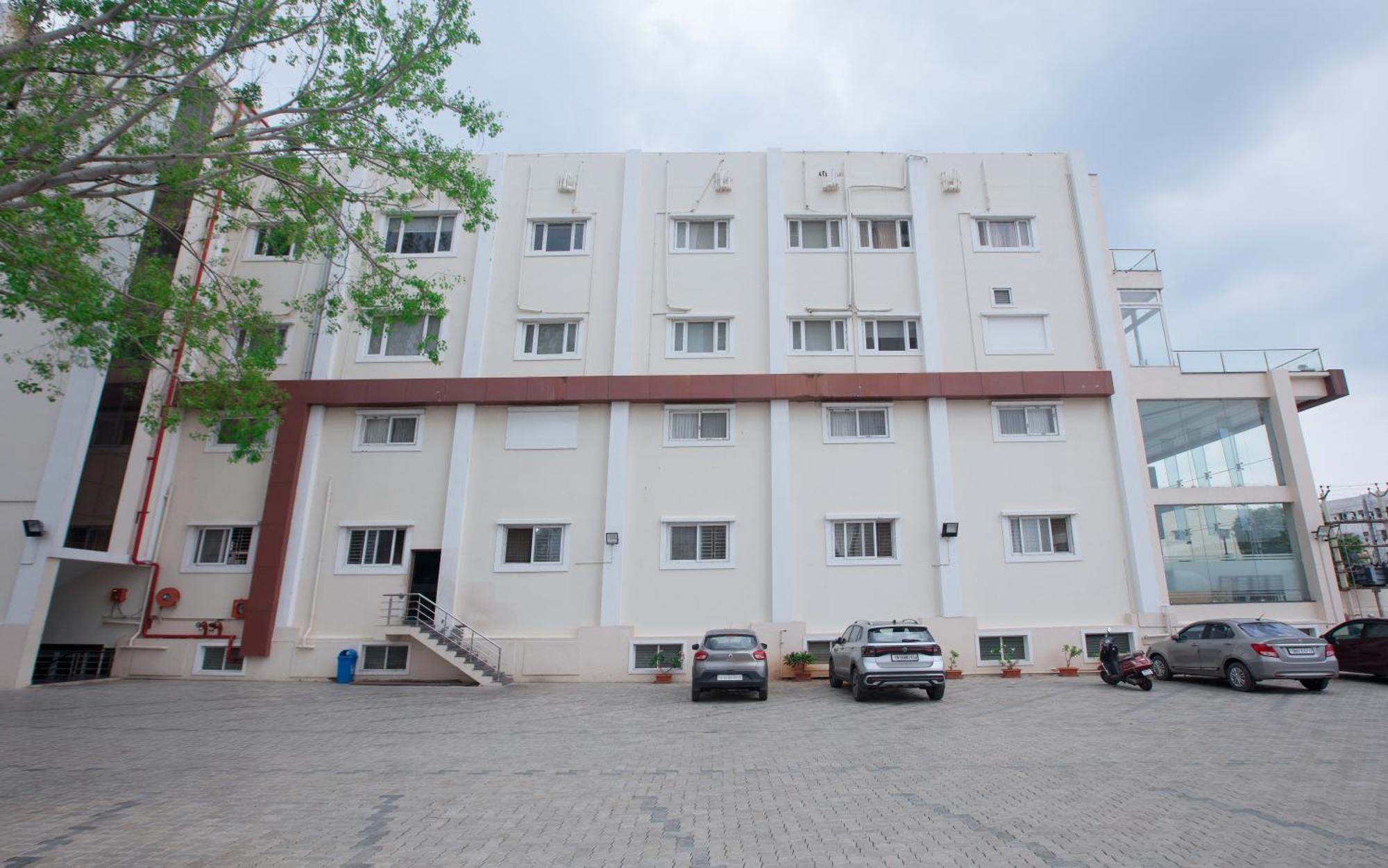 Hotel Manjhi Residency à Tiruchirappalli Extérieur photo
