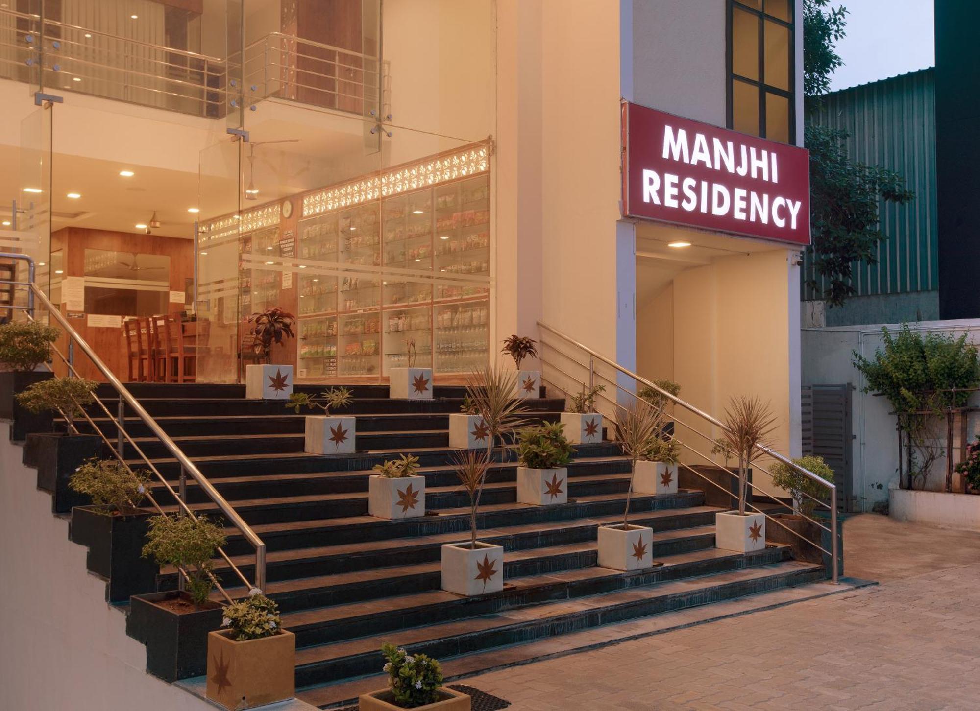 Hotel Manjhi Residency à Tiruchirappalli Extérieur photo