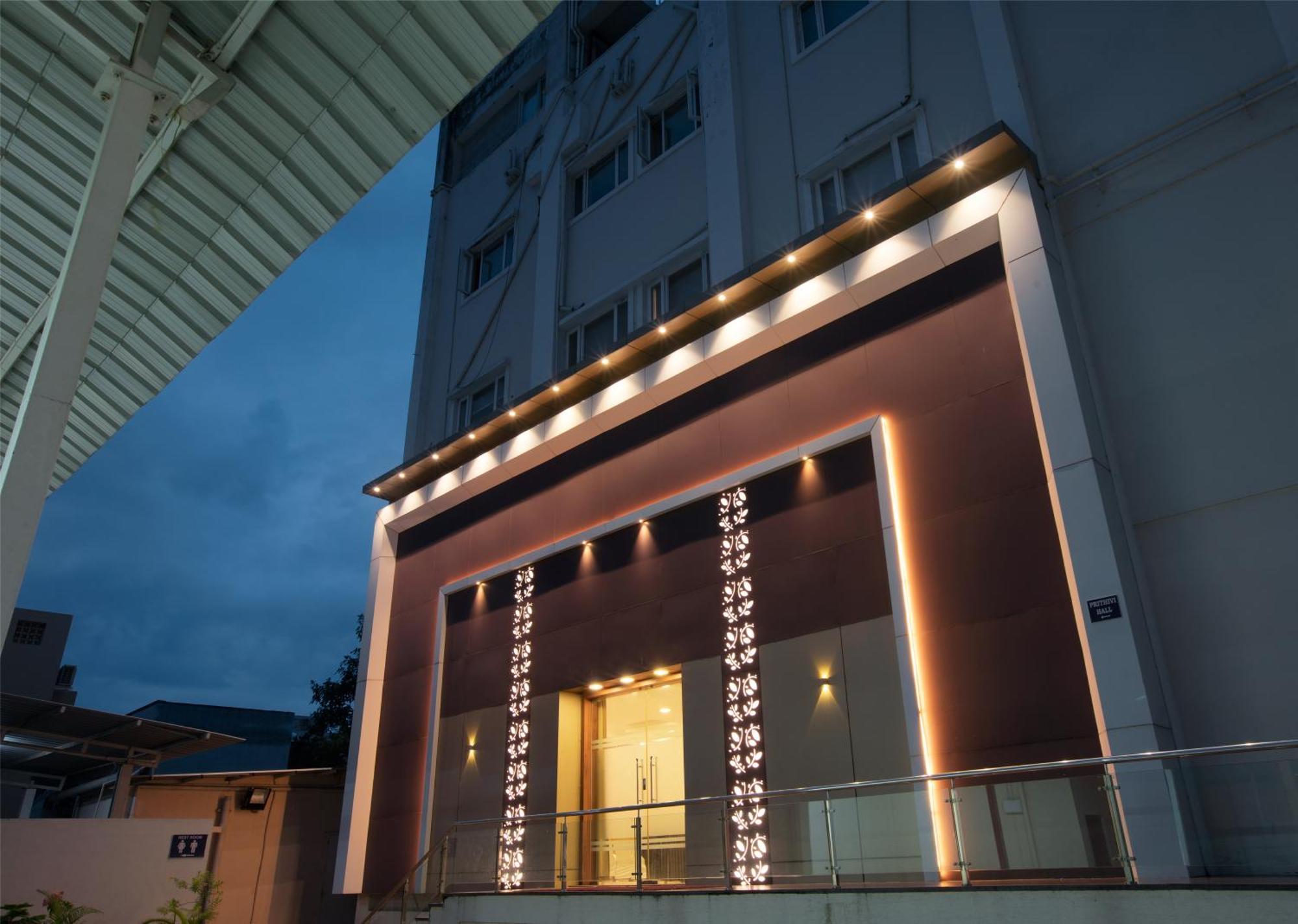 Hotel Manjhi Residency à Tiruchirappalli Extérieur photo