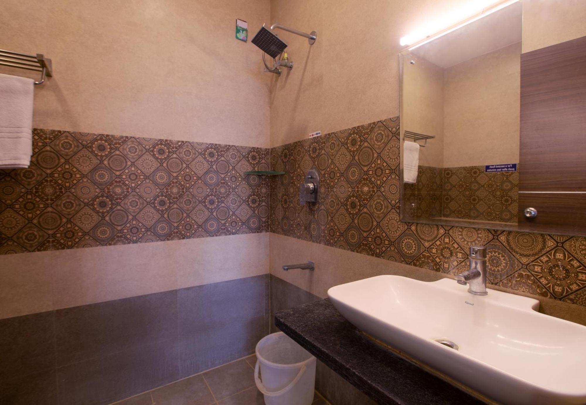 Hotel Manjhi Residency à Tiruchirappalli Extérieur photo